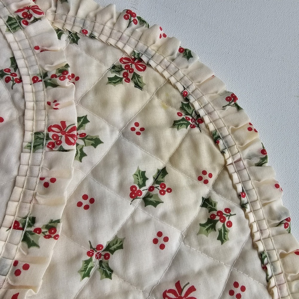 1980s 1990s Quilted Oval Placemats 2 Set Holly Tree Bow Cottagecore Holiday #55 - Picture 4 of 9